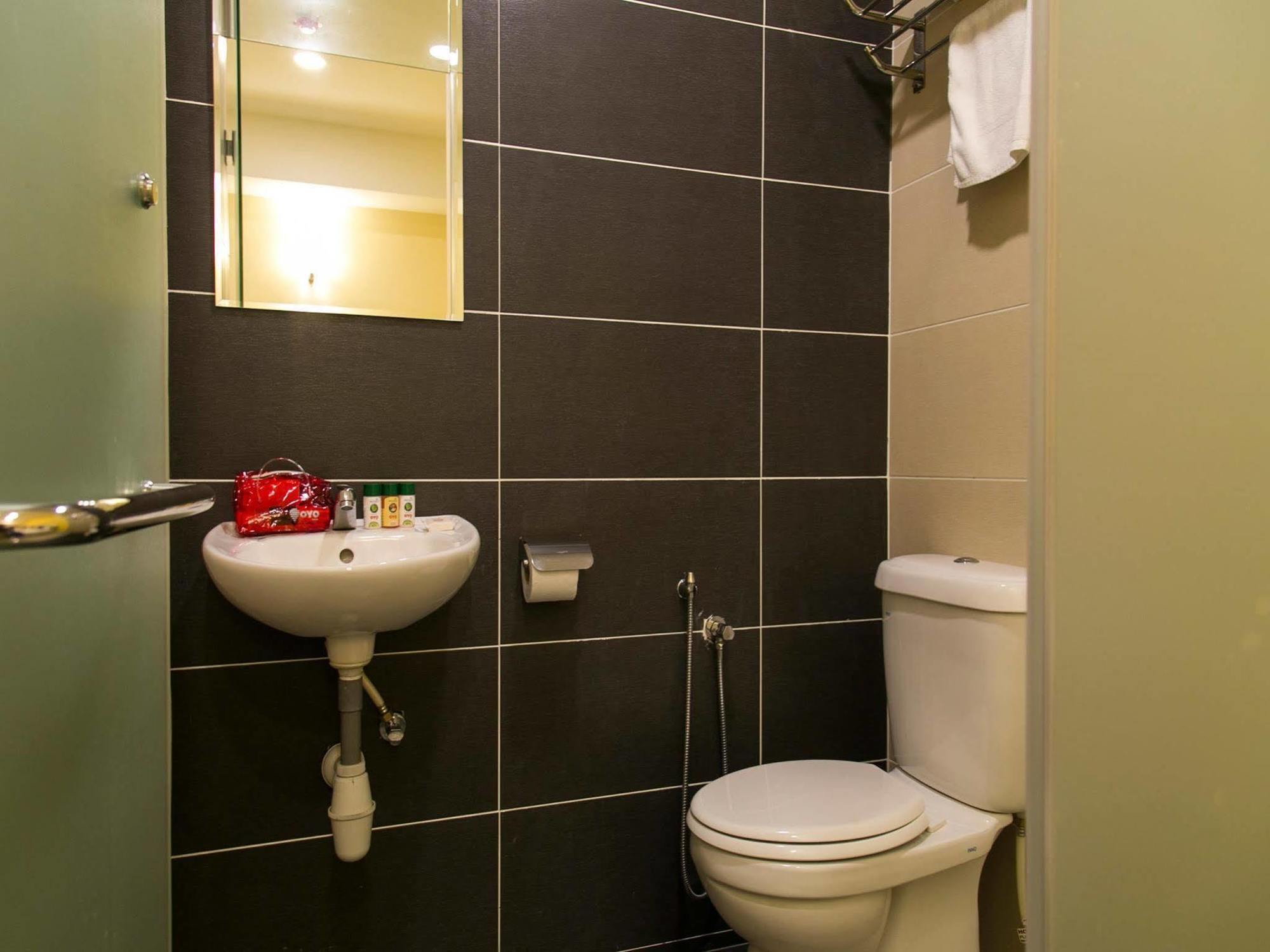 Oyo 220 Hotel Sri Maluri Kuala Lumpur Exteriör bild
